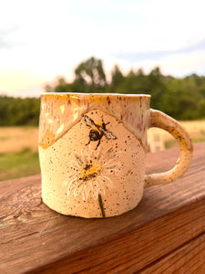 Bee on Daisy Squatty Mug 2